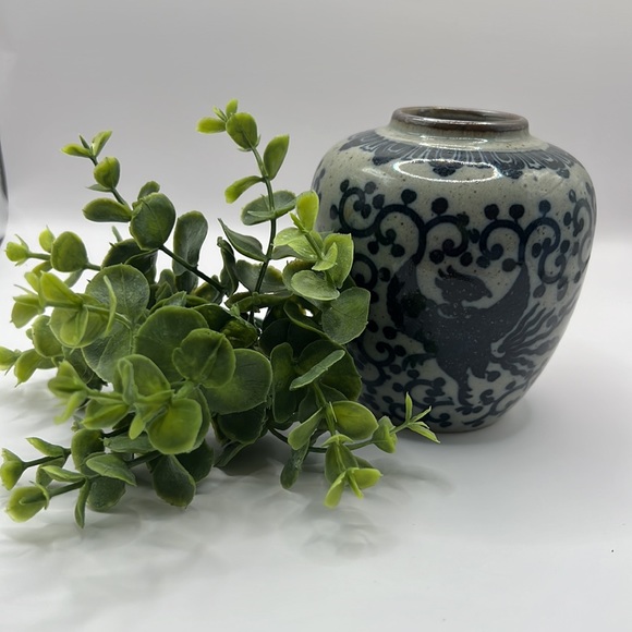 Vintage Phoenix, ginger jar vase. ( greenery, not included.) - Picture 8 of 8